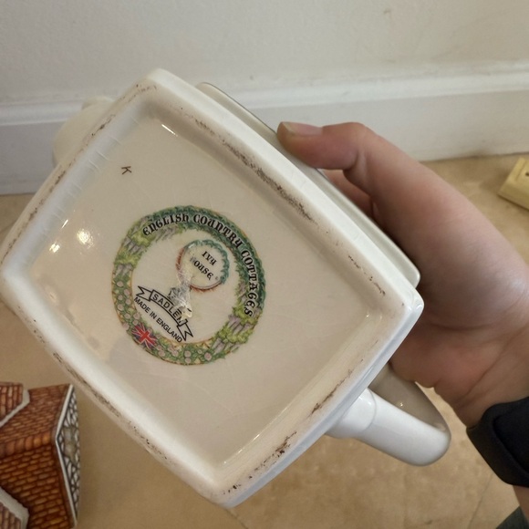 Sadler House Ivy English Country House Teapot - Picture 2 of 8